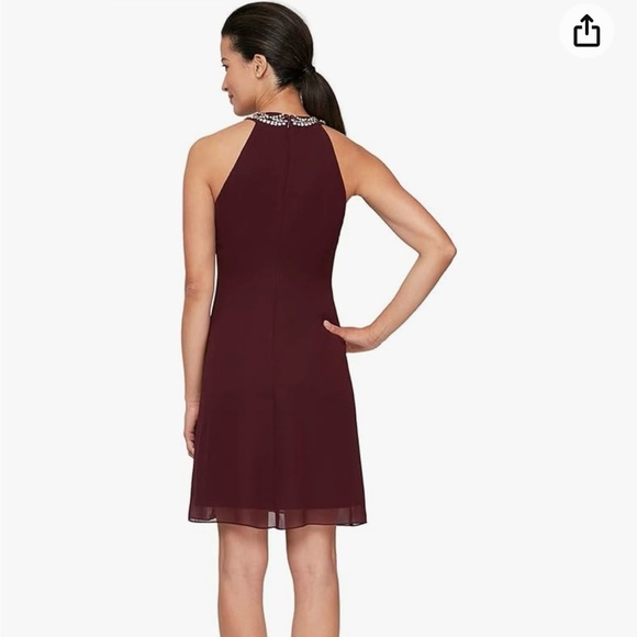 Halterneck formal dress - Picture 2 of 5